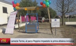 Sondaggio: altalena per utenti in carrozzina accanto a parco giochi classico